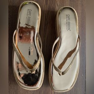 New Cape Robbin Jeje platform rose gold flip flops. Size 10